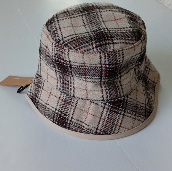 Steve Madden Women's Reversible Plaid Bucket Hat Cream Fabric - Picture 6 of 12